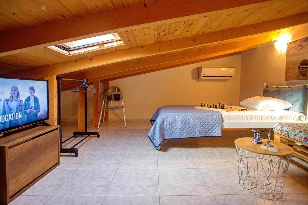 Holiday House Ioanna 2 - Loft Néa Péramos Buitenkant foto